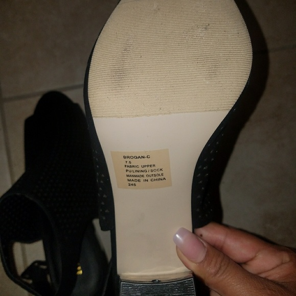 Open toe booties - Picture 3 of 4